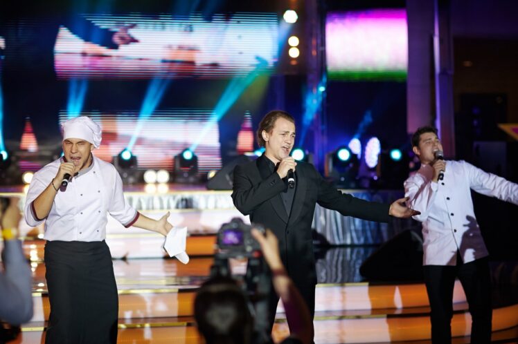 Шоу «Поющие официанты»